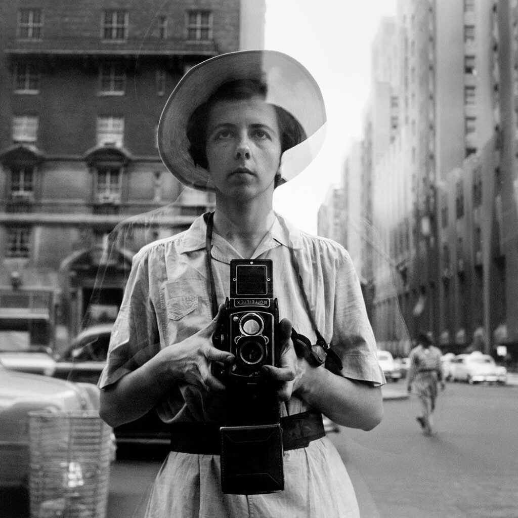 Autoritratto in bianco e nero di Vivian Maier